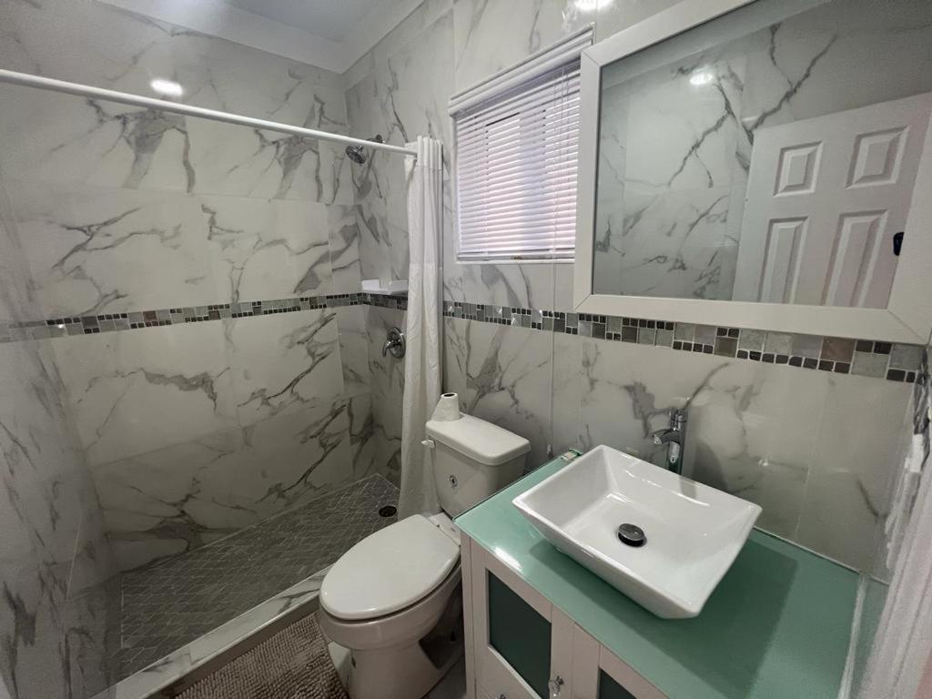 The Sunset Stay Apartments Нассау Экстерьер фото